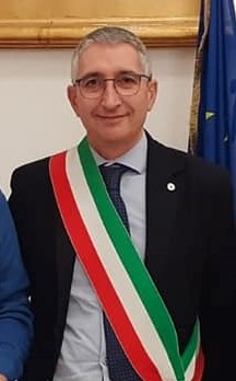 https://www.tp24.it/immagini_articoli/17-07-2025/1752738797-0-francesco-gruppuso-turismo-acqua-rifiuti-il-punto-su-calatafimi.jpg