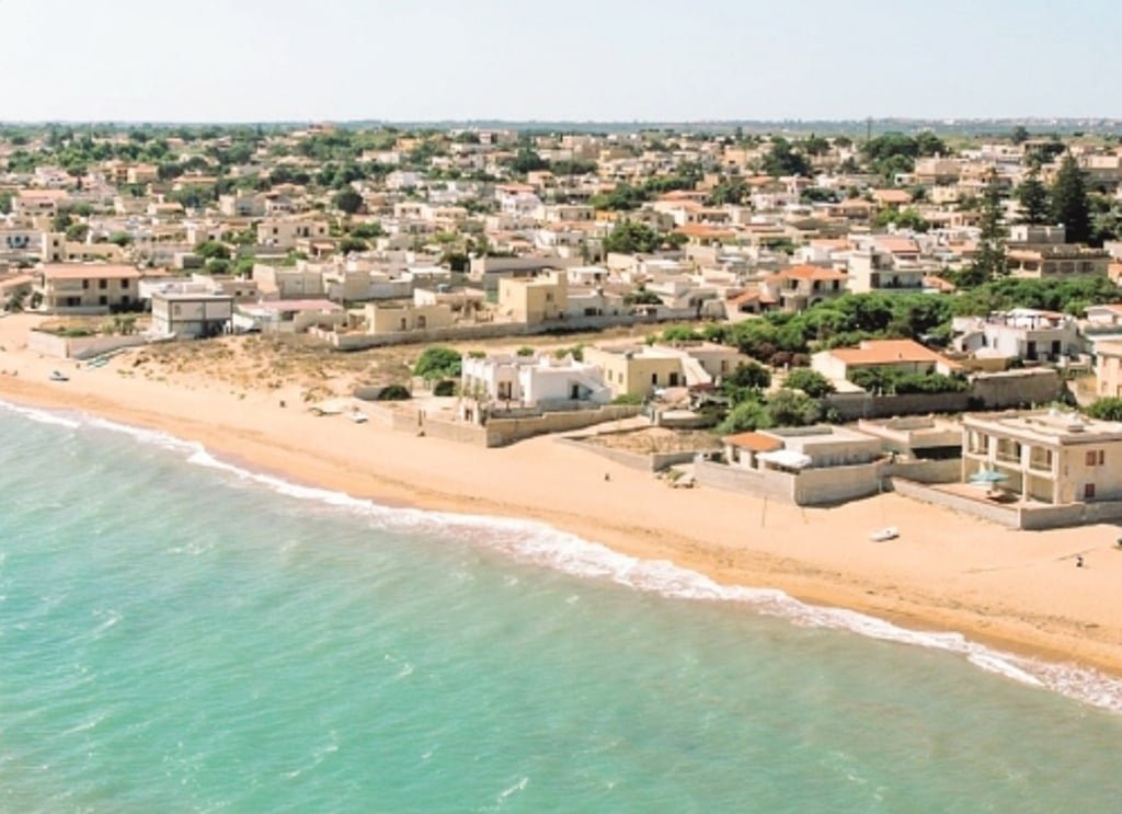 https://www.tp24.it/immagini_articoli/17-07-2026/1784247515-0-castelvetrano-al-via-la-ztl-estiva-a-marinella-e-selinunte.jpg