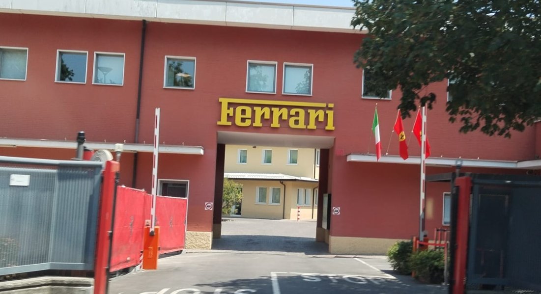 https://www.tp24.it/immagini_articoli/17-07-2026/1784251244-0-vi-portiamo-nel-cuore-della-ferrari-tra-storia-tecnologia-e-passione.jpg