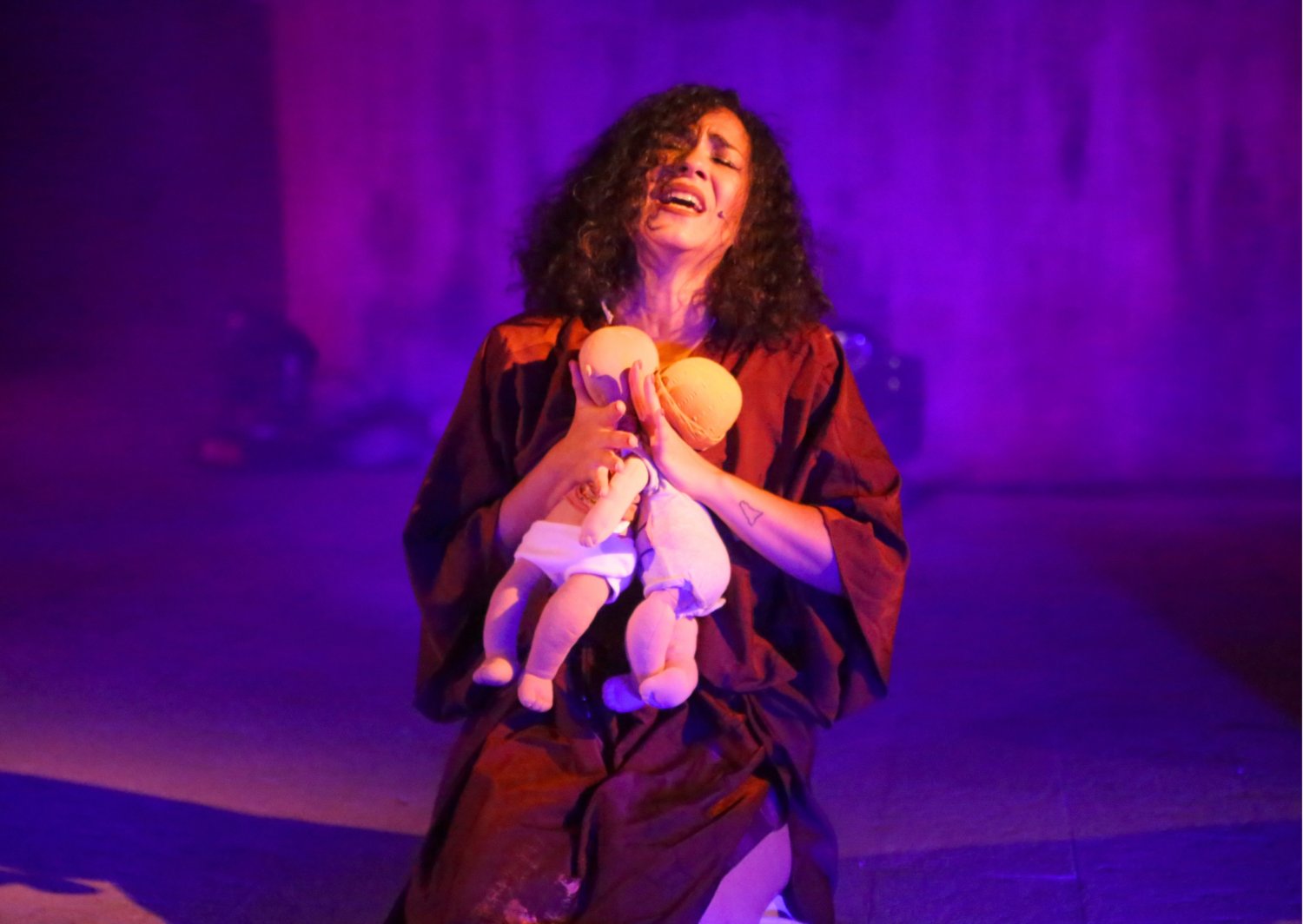 https://www.tp24.it/immagini_articoli/17-07-2026/1784277708-0-santa-ninfa-medea-apre-il-sikano-fest-tra-mito-canto-e-sicilia.jpg