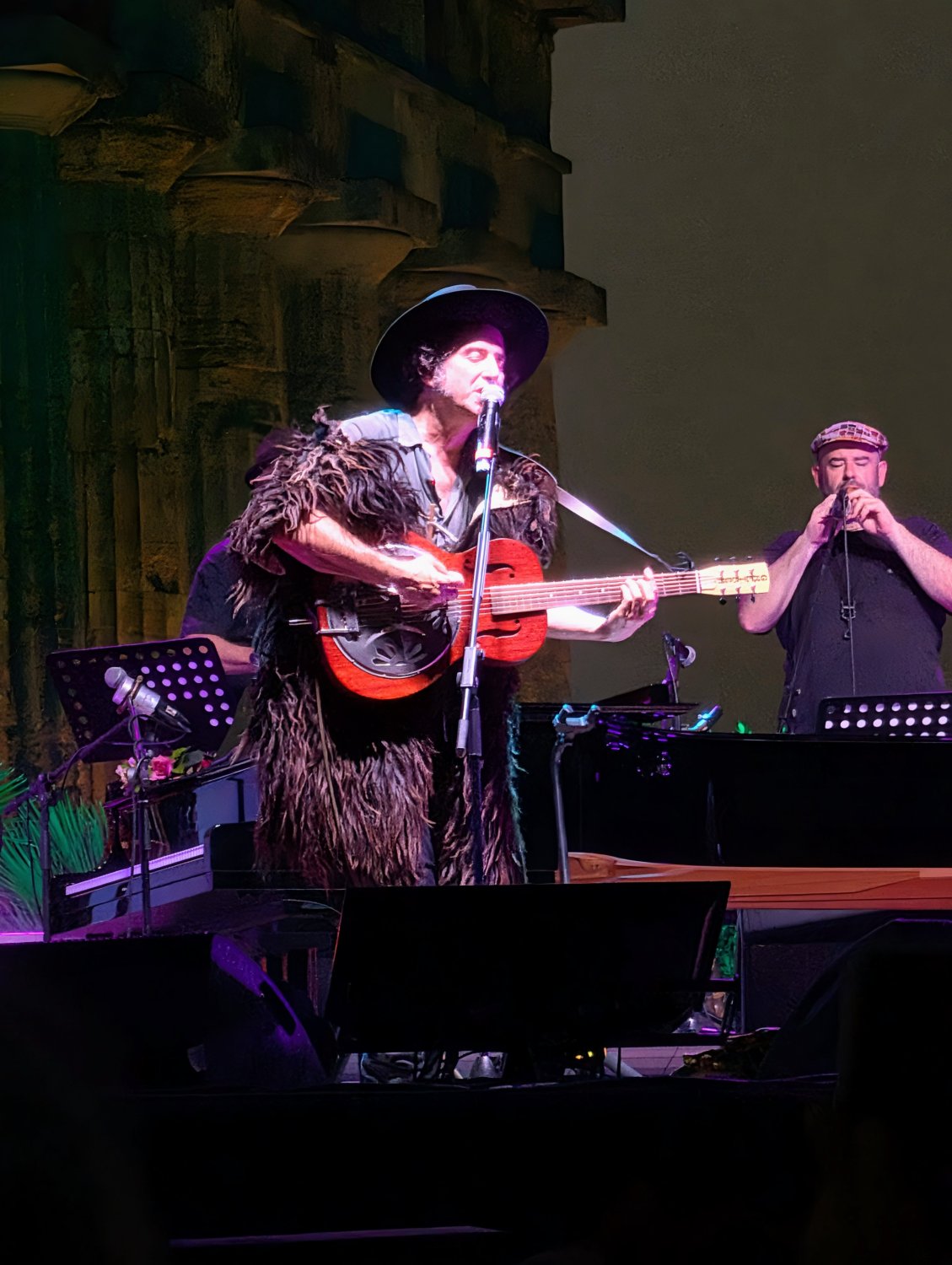 https://www.tp24.it/immagini_articoli/17-07-2026/1784279228-0-a-selinunte-capossela-celebra-un-capolavoro-imperfetto-irripetibile-vivo.jpg