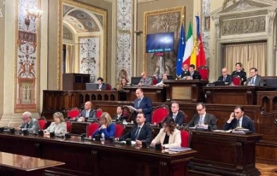 https://www.tp24.it/immagini_articoli/17-07-2026/centrodestra-vertice-tra-nomine-e-imbarazzi-schifani-prova-a-tenere-insieme-la-maggioranza-250.jpg