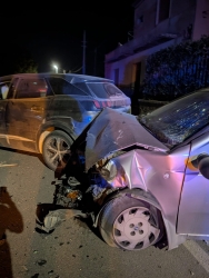 https://www.tp24.it/immagini_articoli/17-07-2026/marsala-schianto-in-contrada-dara-suv-abbatte-palo-e-travolge-auto-in-sosta-ferita-una-donna-250.jpg