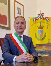 https://www.tp24.it/immagini_articoli/17-07-2026/mazara-la-relazione-di-quinci-cantieri-turismo-e-conti-del-comune-250.jpg