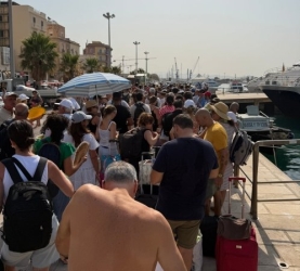 https://www.tp24.it/immagini_articoli/17-07-2026/ritardo-dell-aliscafo-per-favignana-liberty-lines-gestione-corretta-dell-emergenza-250.jpg