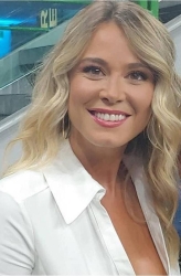 https://www.tp24.it/immagini_articoli/17-08-2026/diletta-leotta-festaggia-il-35-compleanno-in-sicilia-250.jpg