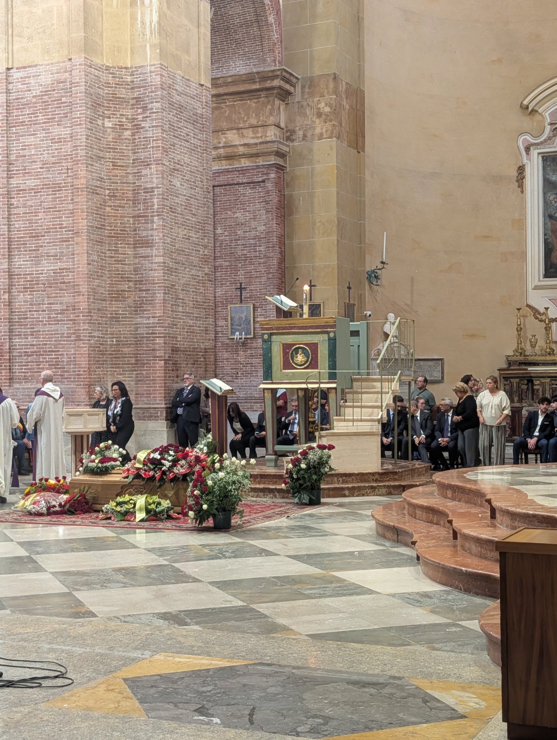 https://www.tp24.it/immagini_articoli/17-10-2026/1792246503-0-marsala-saluta-antonino-fortunato-il-vescovo-adesso-si-tratta-di-ricostruire-insieme.jpg