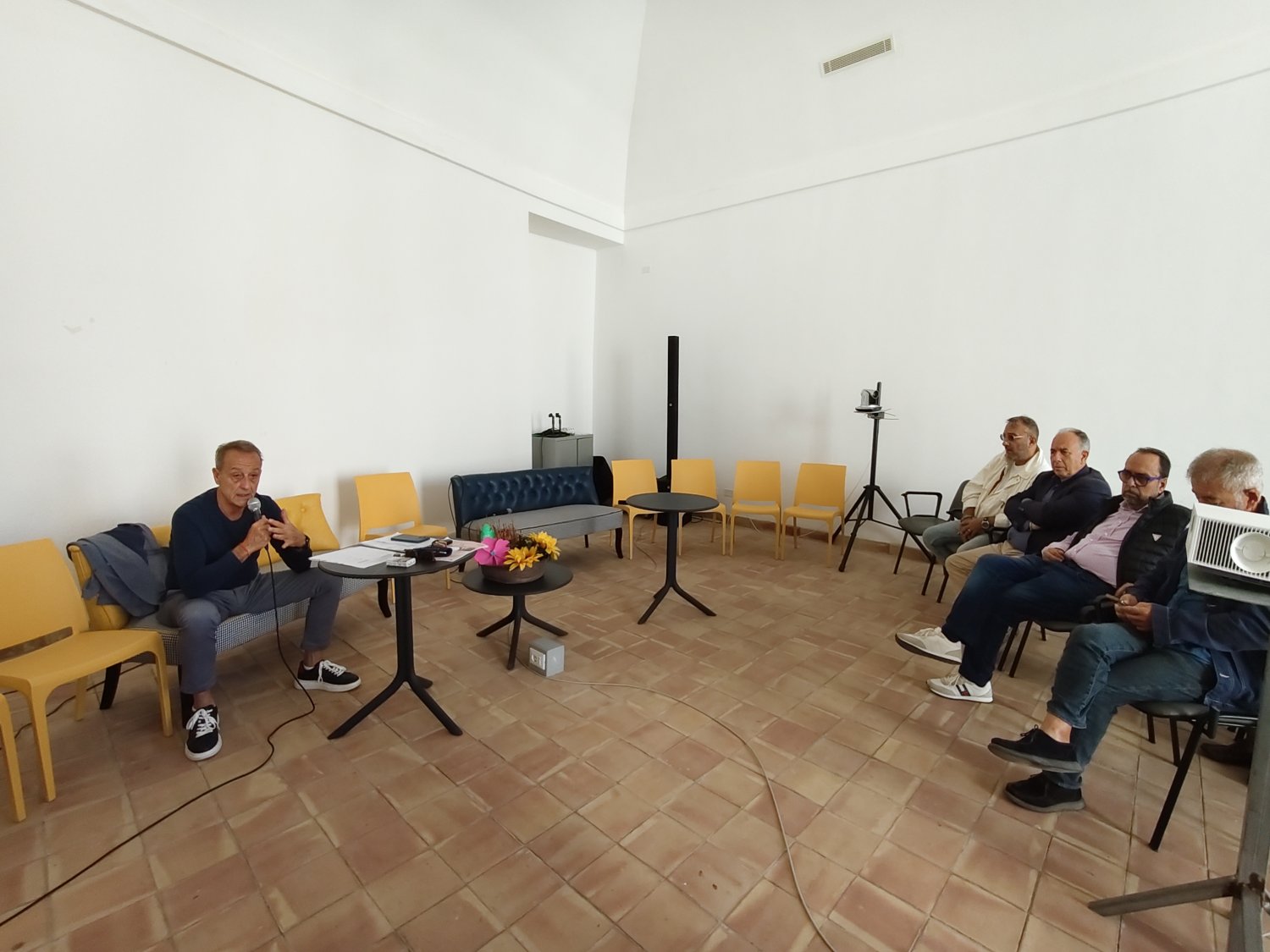 https://www.tp24.it/immagini_articoli/17-10-2026/1792266092-0-trapani-rifiuti-e-acqua-tranchida-annuncia-le-mosse-del-comune-sul-tavolo-anche-le-indennita-2028.jpg
