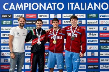 https://www.tp24.it/immagini_articoli/17-12-2025/riccione-argento-tricolore-per-andrea-candela-nei-50-farfalla-250.jpg