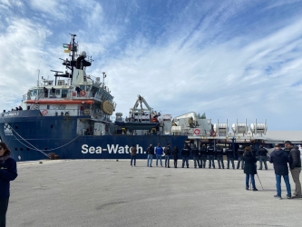 https://www.tp24.it/immagini_articoli/18-03-2026/la-sea-watch-e-arrivata-al-porto-di-trapani-250.jpg