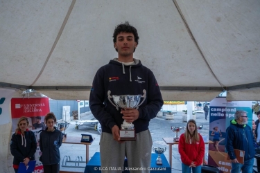 https://www.tp24.it/immagini_articoli/18-03-2026/vela-giulio-genna-della-canottieri-marsala-trionfa-all-italia-cup-di-crotone-250.jpg
