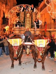 https://www.tp24.it/immagini_articoli/18-04-2026/calatafimi-alla-festa-del-crocifisso-non-ci-saranno-i-bovini-della-sardegna-250.jpg