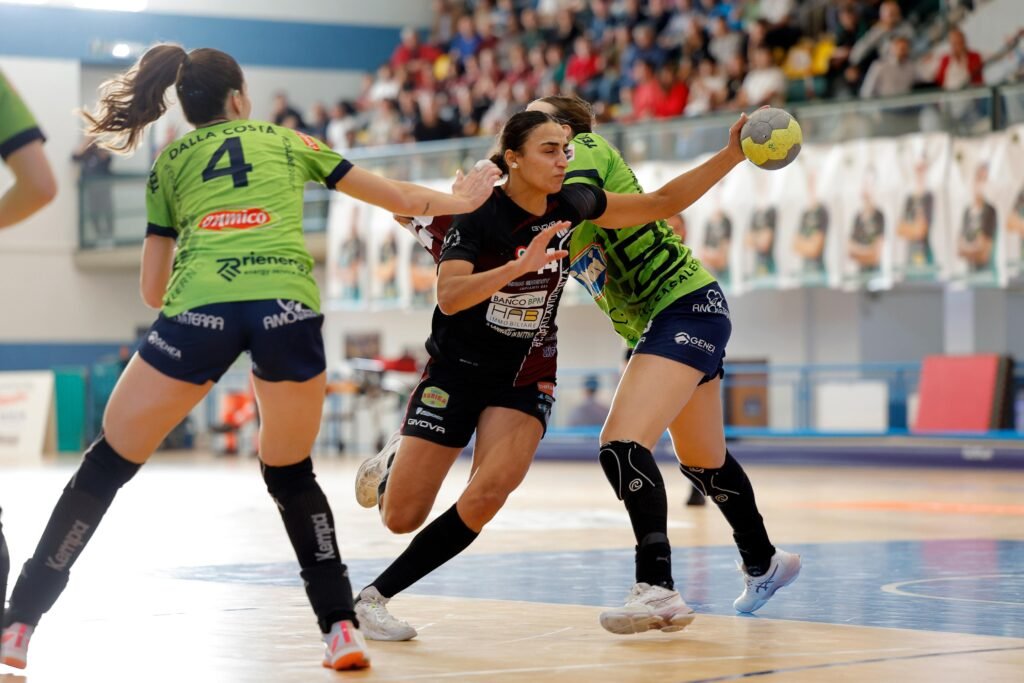 https://www.tp24.it/immagini_articoli/18-05-2026/1779059637-0-sport-l-handball-erice-vince-gara-1-della-finale-scudetto-il-trapani-volley-in-serie-d.jpg