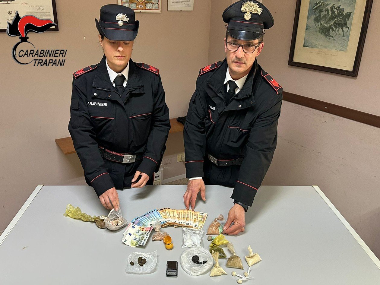 https://www.tp24.it/immagini_articoli/18-05-2026/1779095234-0-santa-ninfa-droga-e-soldi-in-casa-uomo-e-donna-arrestati-per-spaccio.jpg