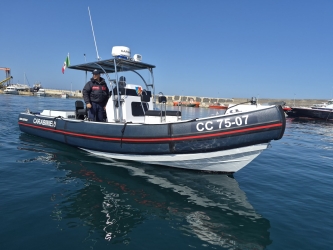 https://www.tp24.it/immagini_articoli/18-05-2026/pantelleria-consegnato-un-nuovo-battello-all-arma-dei-carabinieri-250.jpg