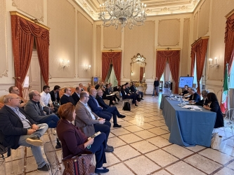 https://www.tp24.it/immagini_articoli/18-05-2026/sicurezza-sul-lavoro-in-prefettura-si-e-riunito-l-osservatorio-provinciale-di-trapani-250.jpg