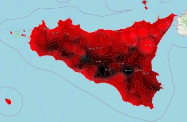 https://www.tp24.it/immagini_articoli/18-07-2026/caldo-record-in-sicilia-sfiorati-i-49-gradi-ma-l-emergenza-e-sotto-controllo-250.jpg