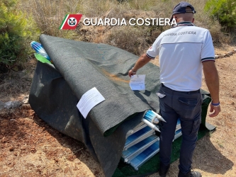 https://www.tp24.it/immagini_articoli/18-07-2026/castellammare-sequestrati-ombrelloni-e-lettini-abusivi-nella-spiaggia-di-cala-bianca-250.jpg