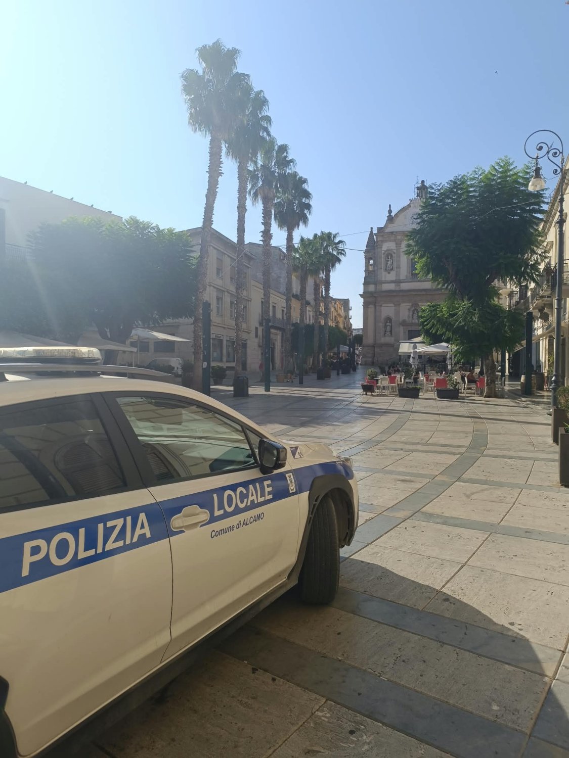 https://www.tp24.it/immagini_articoli/18-08-2026/1787038703-0-ferragosto-ad-alcamo-due-incidenti-52-veicoli-controllati-e-27-sanzioni.jpg