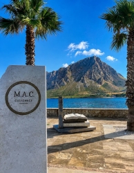 https://www.tp24.it/immagini_articoli/18-09-2026/custonaci-l-arte-incontra-il-mare-il-mac-e-un-museo-a-cielo-aperto-250.jpg