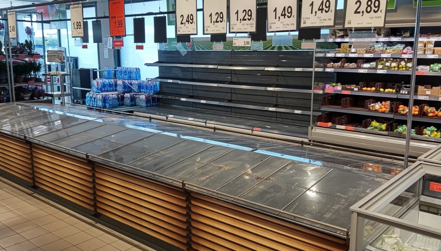 https://www.tp24.it/immagini_articoli/18-10-2026/1792337454-0-anche-a-marsala-scaffali-vuoti-nei-supermercati.jpg