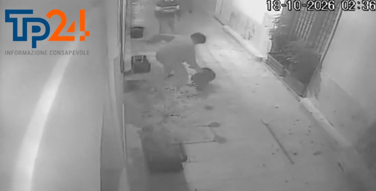https://www.tp24.it/immagini_articoli/18-10-2026/1792338656-0-marsala-vandali-in-centro-di-notte-il-video.jpg