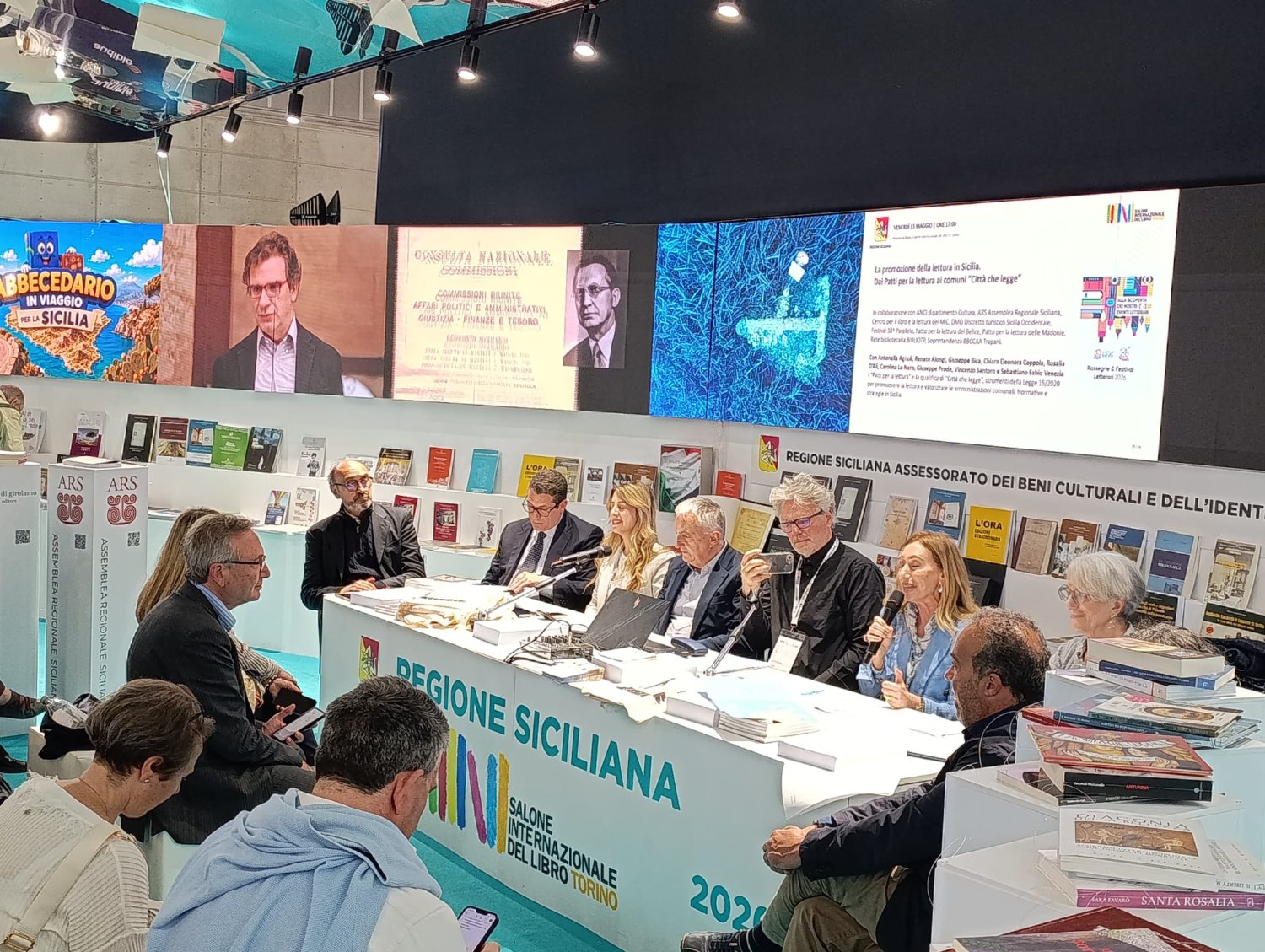 https://www.tp24.it/immagini_articoli/19-05-2026/1779199195-0-successo-a-torino-per-38-parallelo-la-saggistica-siciliana-tra-le-eccellenze-d-italia.jpg