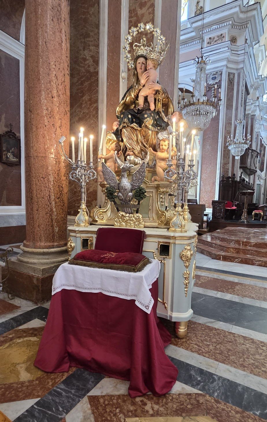 https://www.tp24.it/immagini_articoli/19-06-2026/1781877991-0-alcamo-oggi-la-benedizione-della-vara-restaurata-della-madonna-dei-miracoli.jpg