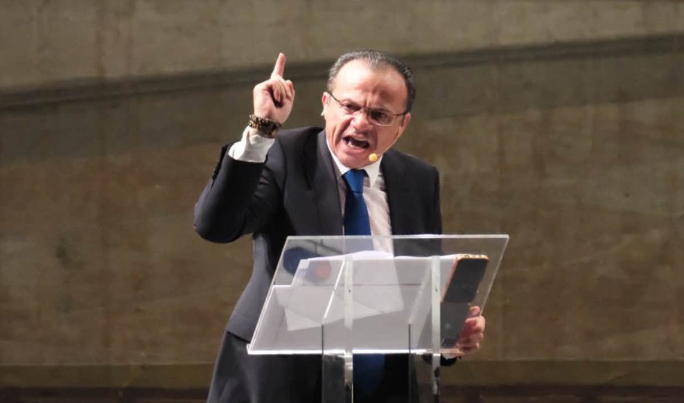 https://www.tp24.it/immagini_articoli/19-07-2026/1784421060-0-de-luca-riempie-il-politeama-e-presenta-il-governo-di-liberazione-della-sicilia.jpg