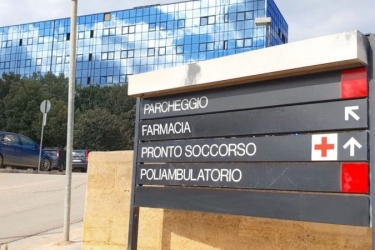 https://www.tp24.it/immagini_articoli/19-07-2026/castelvetrano-quelle-quattro-ore-in-pronto-soccorso-era-mia-madre-quella-in-codice-rosso-250.jpg