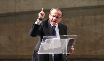https://www.tp24.it/immagini_articoli/19-07-2026/de-luca-riempie-il-politeama-e-presenta-il-governo-di-liberazione-della-sicilia-250.jpg