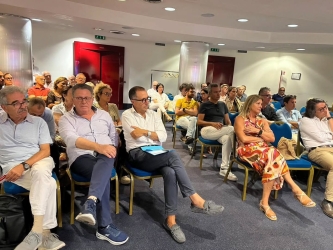 https://www.tp24.it/immagini_articoli/19-07-2026/l-assemblea-del-pd-trapanese-il-partito-si-dice-unito-ma-le-assenze-raccontano-un-altra-storia-250.jpg