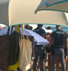 https://www.tp24.it/immagini_articoli/19-08-2026/marsala-giocano-a-pallone-in-spiaggia-un-bagnante-chiama-la-polizia-250.jpg