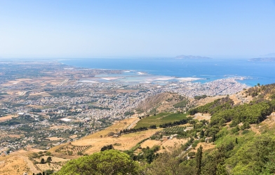 https://www.tp24.it/immagini_articoli/19-08-2026/meteo-sicilia-oggi-19-agosto-torna-il-sole-a-trapani-33-gradi-e-maestrale-ma-il-caldo-prepara-il-ritorno-250.jpg