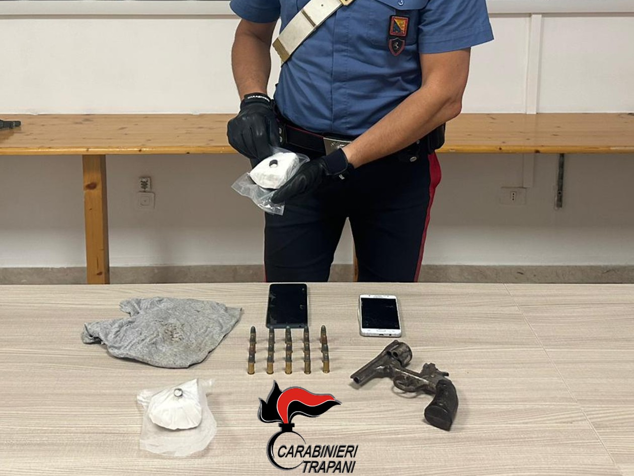 https://www.tp24.it/immagini_articoli/19-09-2025/1758271178-0-castelvetrano-alcamese-fermato-in-auto-con-droga-pistola-e-proiettili.jpg