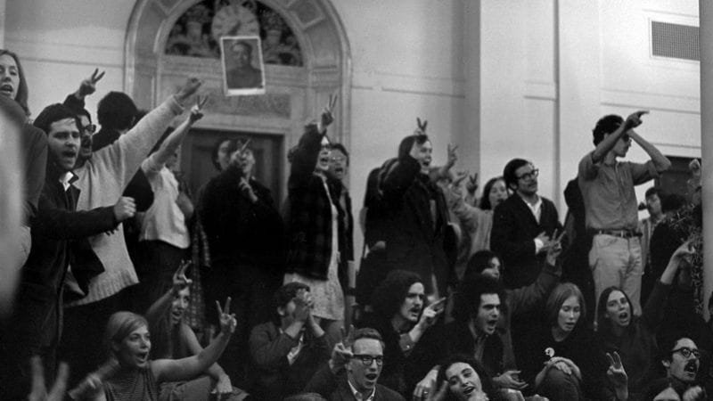 https://www.tp24.it/immagini_articoli/19-10-2026/1792400203-0-sulle-proteste-degli-studenti-e-su-quanti-ancora-si-chiedono-a-che-ora-e-la-rivoluzione.jpg