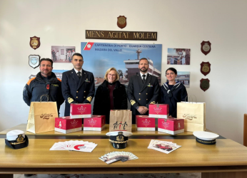 https://www.tp24.it/immagini_articoli/19-12-2025/mazara-la-capitaneria-di-porto-sostiene-l-iniziativa-ail-doni-di-natale-250.png