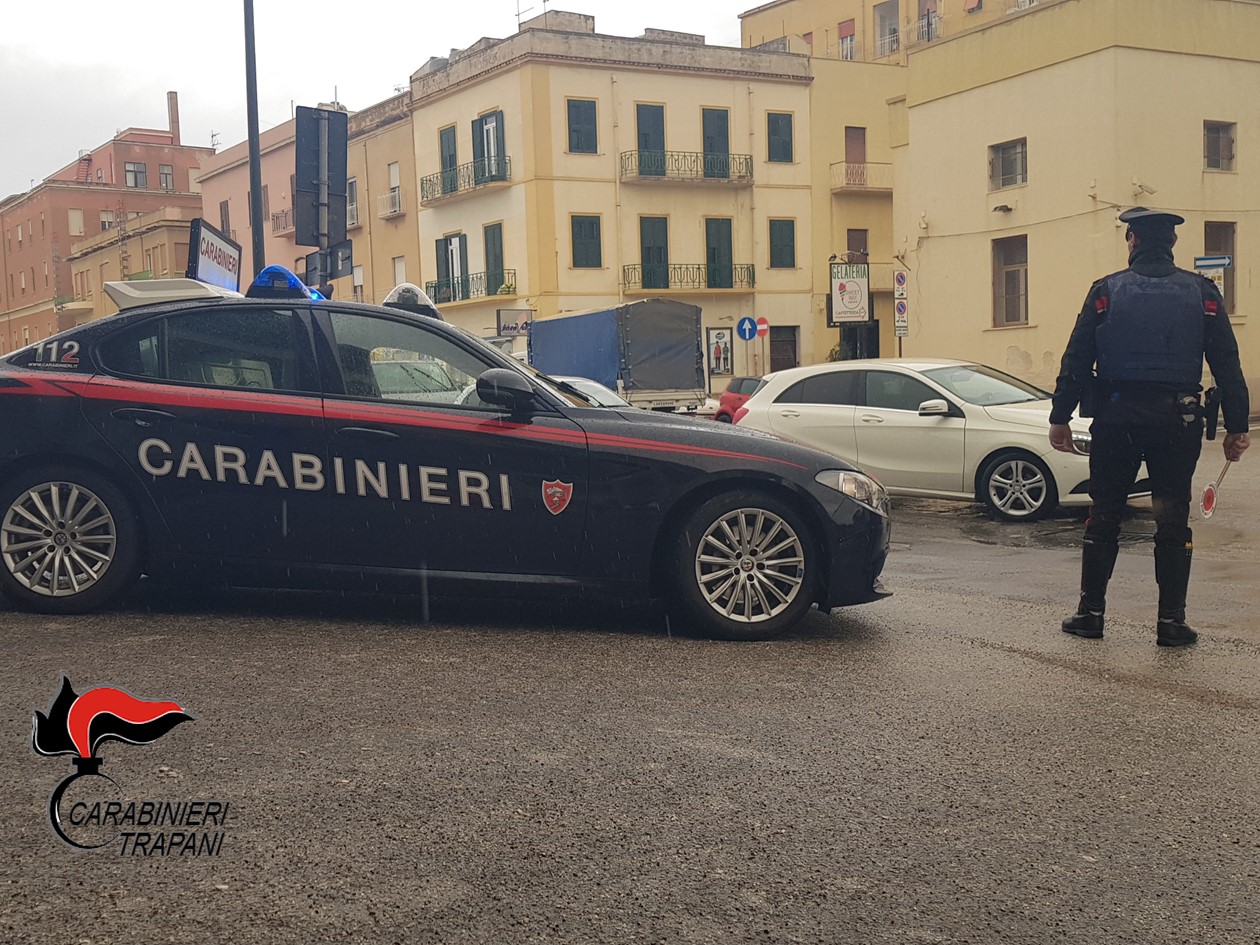 https://www.tp24.it/immagini_articoli/20-01-2025/1737361678-0-trapani-rubano-auto-da-un-garage-ma-ha-il-gps-arrestati-due-ragazzi-uno-e-minorenne.jpg