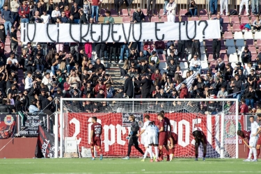 https://www.tp24.it/immagini_articoli/20-01-2026/curva-chiusa-fino-a-fine-campionato-e-2mila-euro-di-multa-altra-stangata-sul-trapani-250.jpg