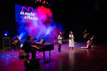 https://www.tp24.it/immagini_articoli/20-01-2026/spettacoli-grande-successo-per-l-evento-musicale-da-madre-a-madre-250.jpg