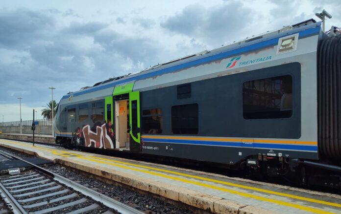 https://www.tp24.it/immagini_articoli/20-02-2026/1771585334-0-treni-in-tilt-nel-trapanese-incidente-sulla-trapani-castelvetrano-mattinata-da-incubo.jpg