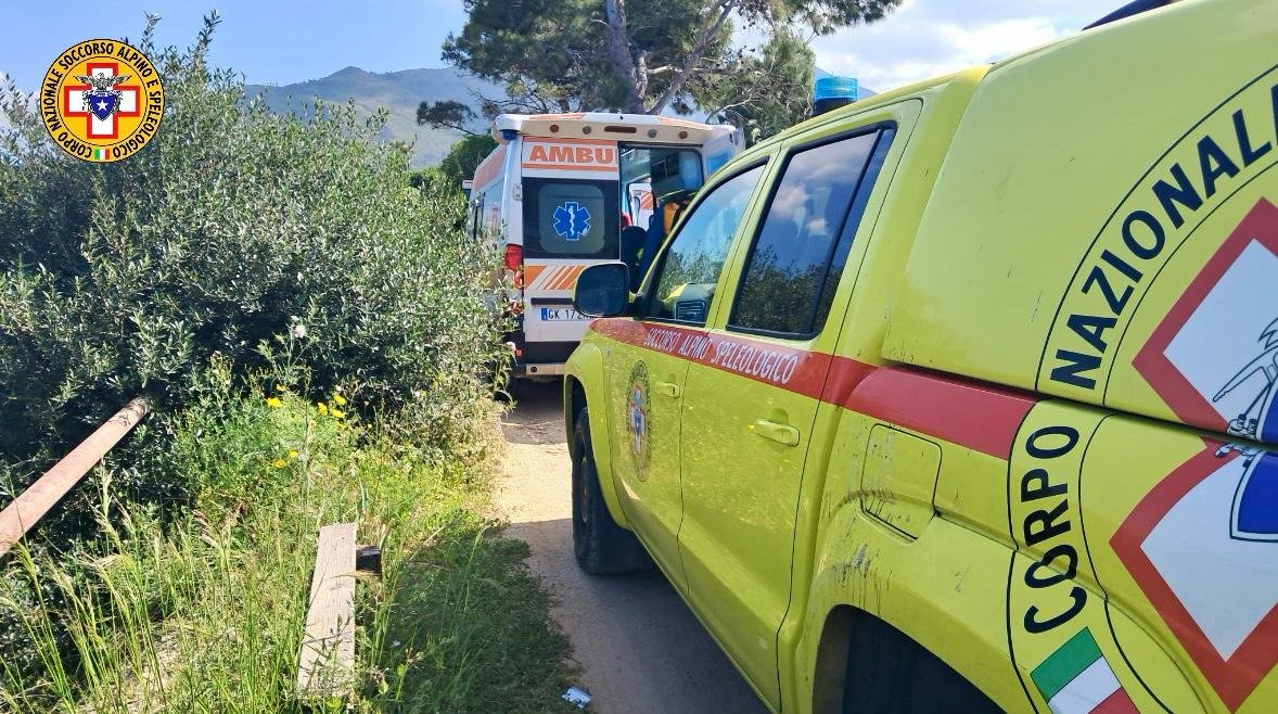 https://www.tp24.it/immagini_articoli/20-04-2026/1776701762-0-scopello-cade-sulla-scogliera-di-cala-rossa-soccorso-e-trasferito-in-ospedale.jpg
