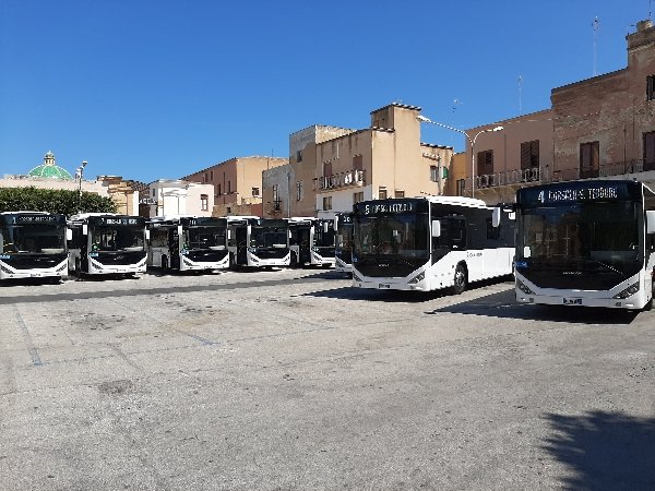 https://www.tp24.it/immagini_articoli/20-04-2026/1776705248-0-marsala-grillo-accelera-sulla-privatizzazione-dei-bus-a-un-mese-dal-voto.jpg