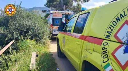 https://www.tp24.it/immagini_articoli/20-04-2026/scopello-cade-sulla-scogliera-di-cala-rossa-soccorso-e-trasferito-in-ospedale-250.jpg