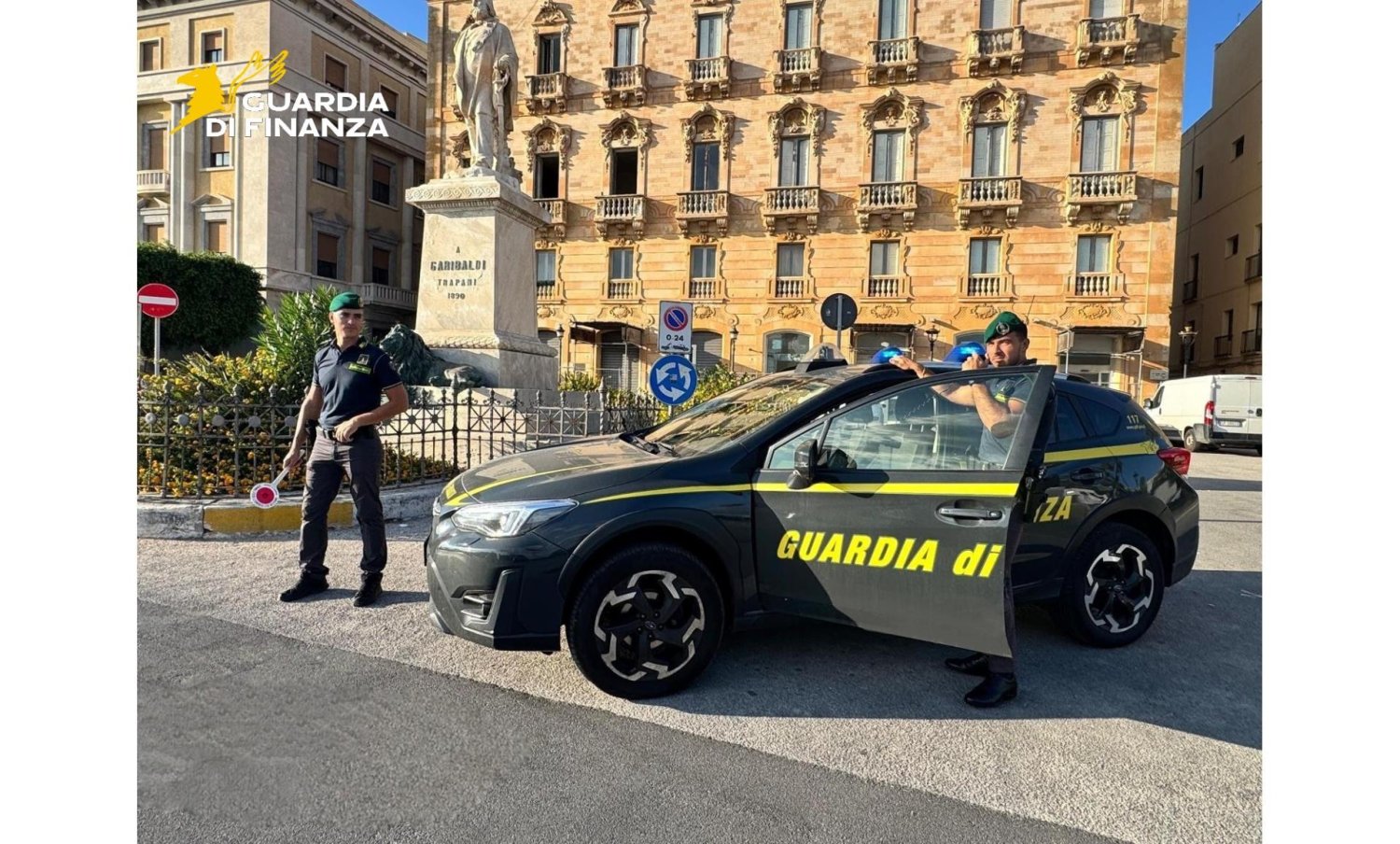 https://www.tp24.it/immagini_articoli/20-05-2026/1779264432-0-trapani-sequestrati-28-mila-prodotti-irregolari-in-un-negozio-del-centro.jpg