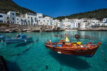 https://www.tp24.it/immagini_articoli/20-05-2026/levanzo-fratelli-d-italia-chiede-un-servizio-anagrafe-stabile-sull-isola-250.jpg
