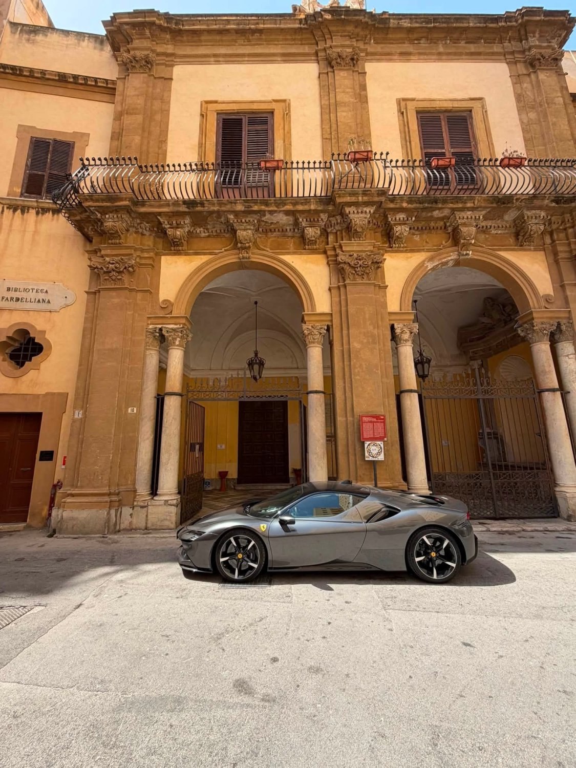 https://www.tp24.it/immagini_articoli/20-07-2026/1784553479-0-la-trapani-di-stefania-auci-conquista-ferrari-magazine.jpg