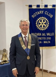 https://www.tp24.it/immagini_articoli/20-07-2026/mazara-giuseppe-angileri-e-il-nuovo-presidente-del-rotary-club-250.jpg