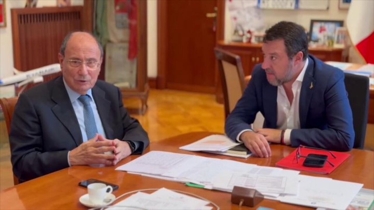https://www.tp24.it/immagini_articoli/20-08-2025/1755686057-0-il-caso-tardino-accende-lo-scontro-schifani-salvini-e-il-centrodestra-traballa-di-piu.jpg