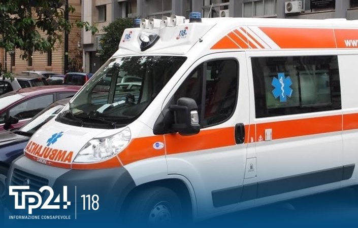 https://www.tp24.it/immagini_articoli/20-08-2026/1787233001-0-alcamo-scontro-fra-tre-auto-e-uno-scooter-15enne-ricoverata-al-trauma-center.jpg
